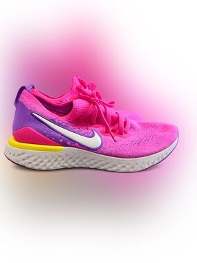 🌹💐 Nike Pink and Purple Athletic Shoes with Sleek Design